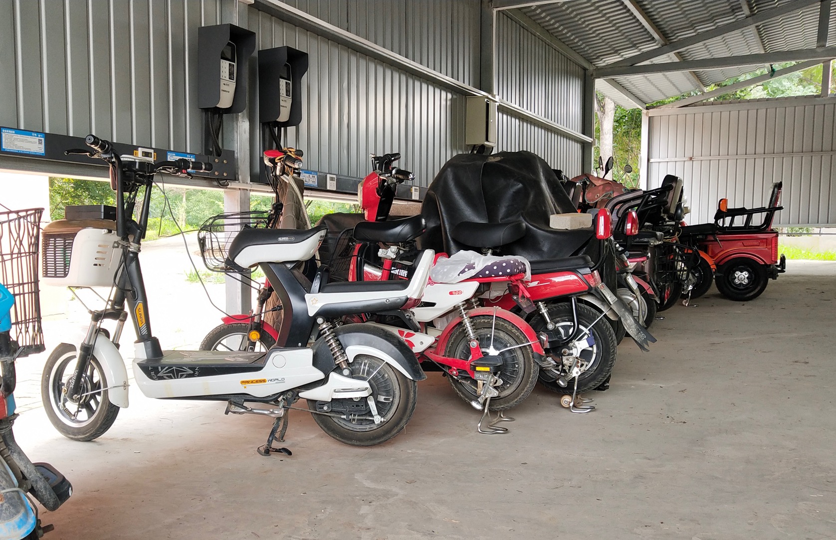 服务群众解难题 平谷区马坊镇安装电动车充电桩