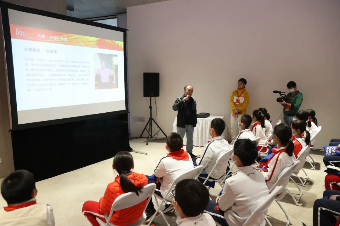 第五届北京纪实影像周“光影·冰雪纪实展”亮相龙潭中湖公园