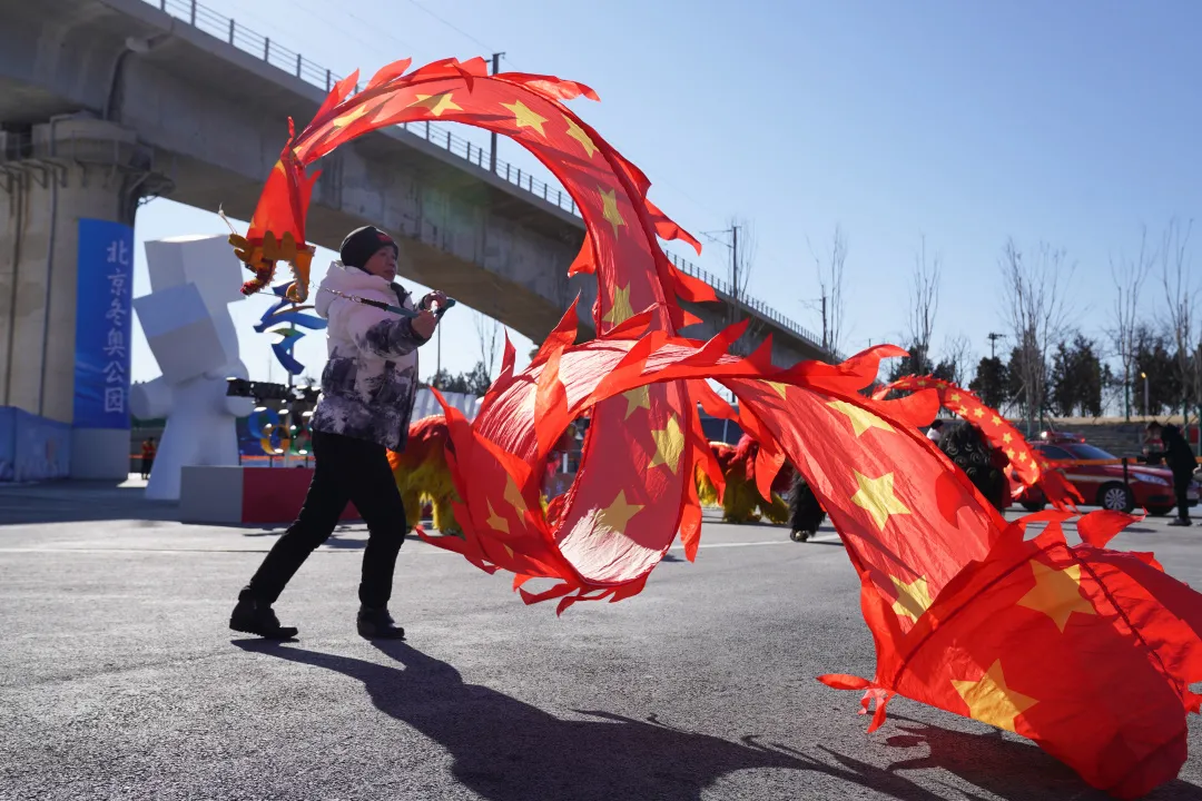 看~石景山之光！火炬传递他们全程保驾护航......