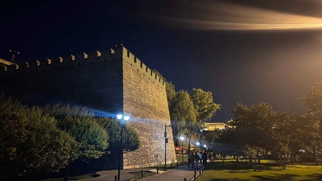 “昨天你们守护祖国河山，今天换我们守护你们！”