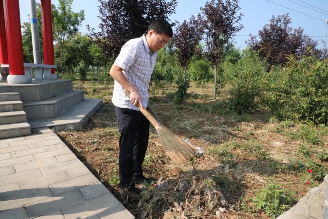 密云区太师屯镇：村村组织护环境 人人参与搞卫生