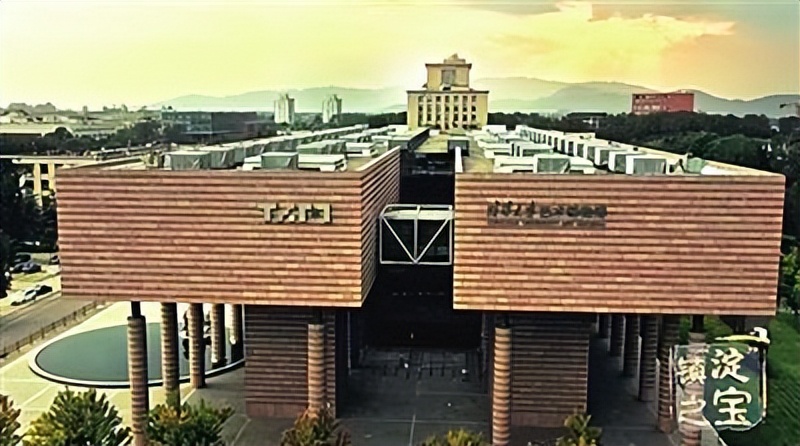 与艺术对话 感受历史温度——相约《镇“淀”之宝》走进清华大学艺术博物馆