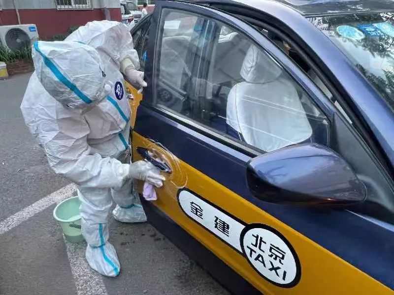 抗疫不放松，服务不断档！“双线作战”的TA们彰显实干担当