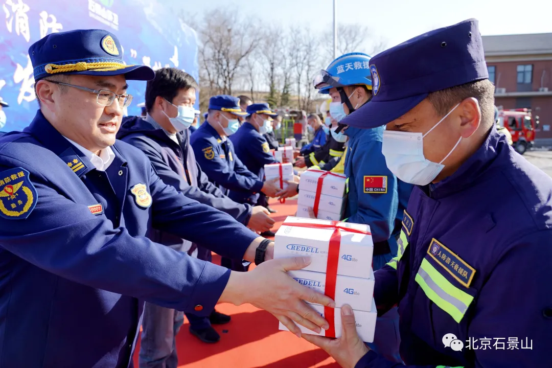 “洒水车”变“消防车” ！ 石景山“消防+环卫”移动微型消防站登场