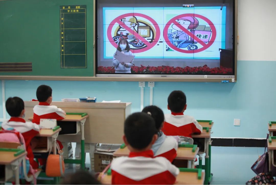 东城区中小学“同上一节疫情防控课”