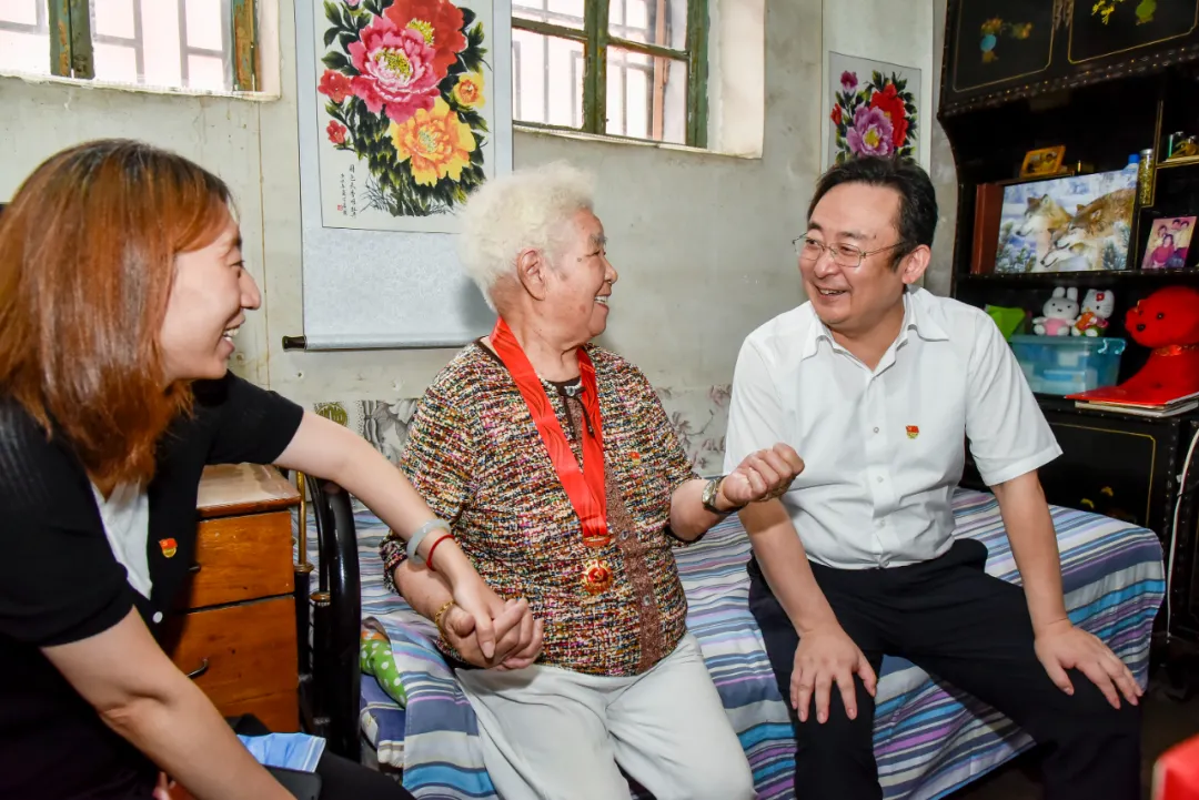 东城区广泛开展走访慰问基层党员活动