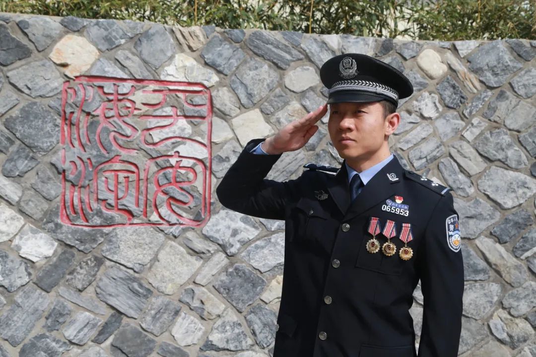 会说多国语言的“社区外交官”