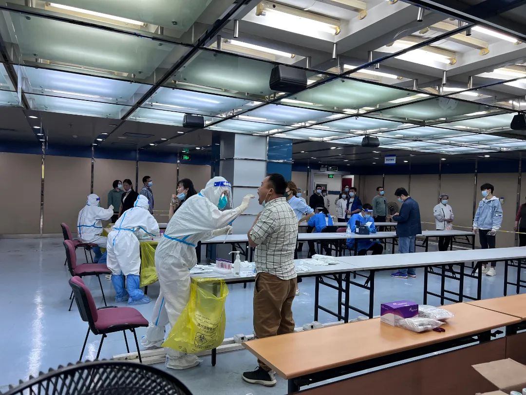 应检尽检，不漏一人！他们是核酸检测现场的“总调度”