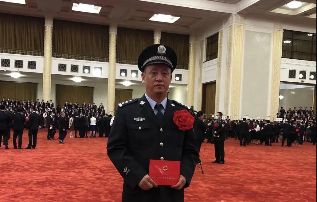 当先锋、作表率、站排头！不负共产党员光荣称号