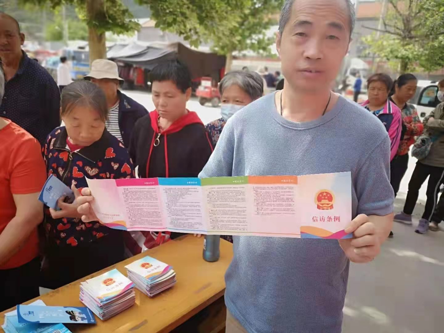 密云区河南寨镇组织各职能部门开展法律宣传