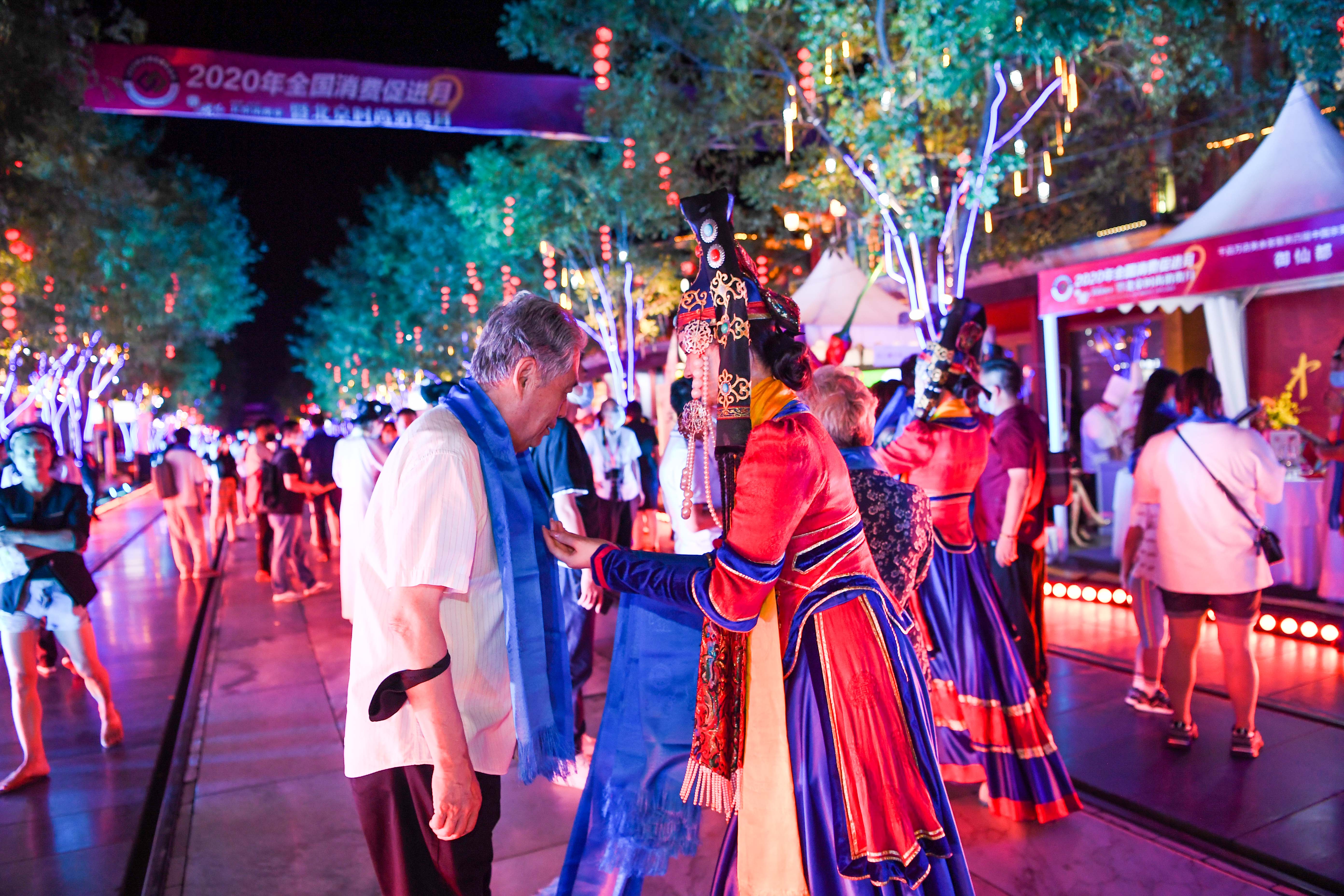 全国消费促进月暨北京时尚消费月在前门大街拉开帷幕