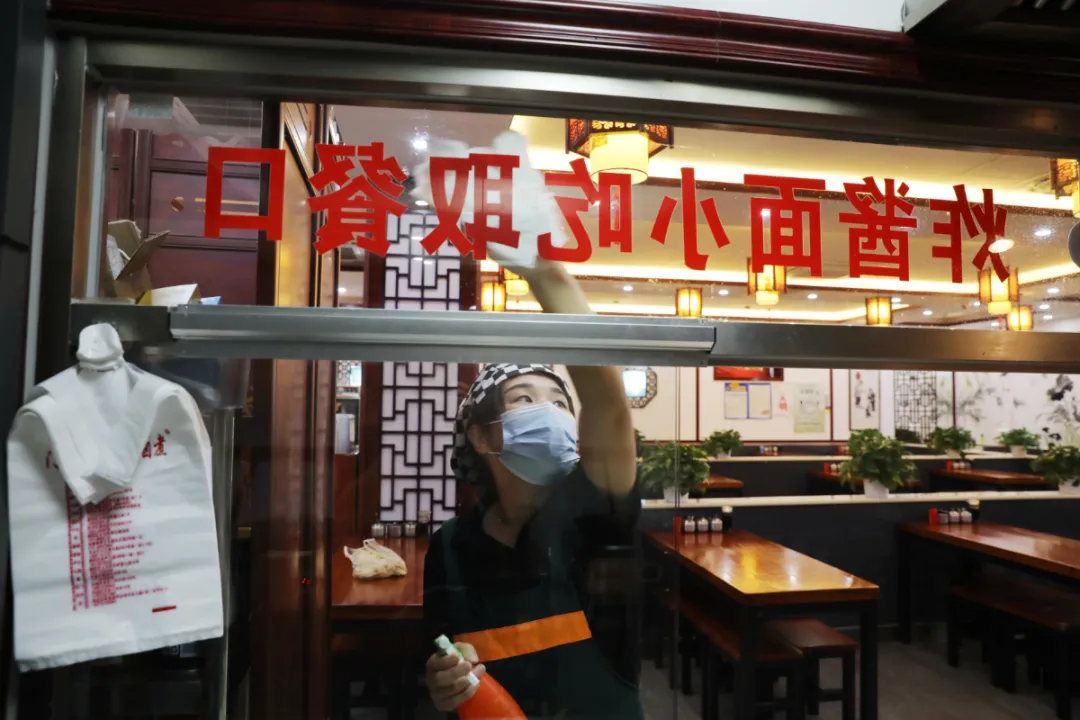 开学季来临，东城城管多方位保障校园周边环境秩序