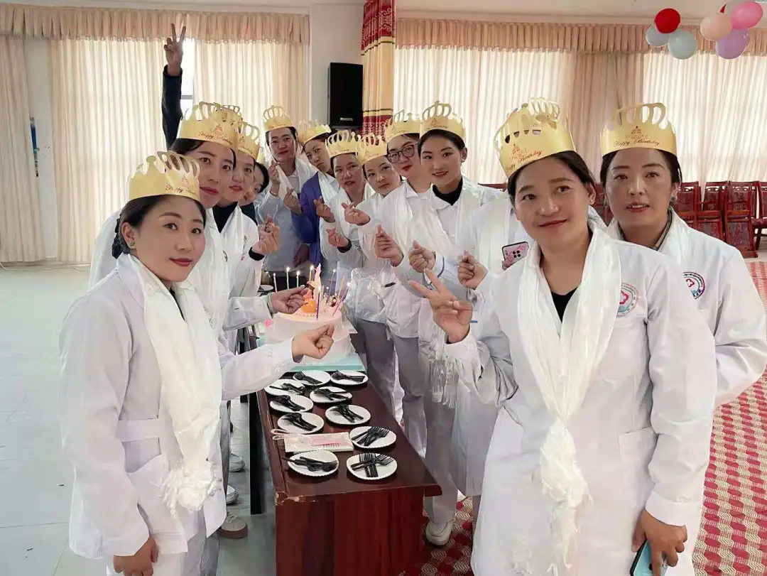 东城医疗援藏队——在纳木错湖边浇灌出最美的格桑花