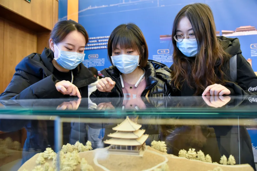 东城区举办“一元‘中’始——2022北京中轴线特展”