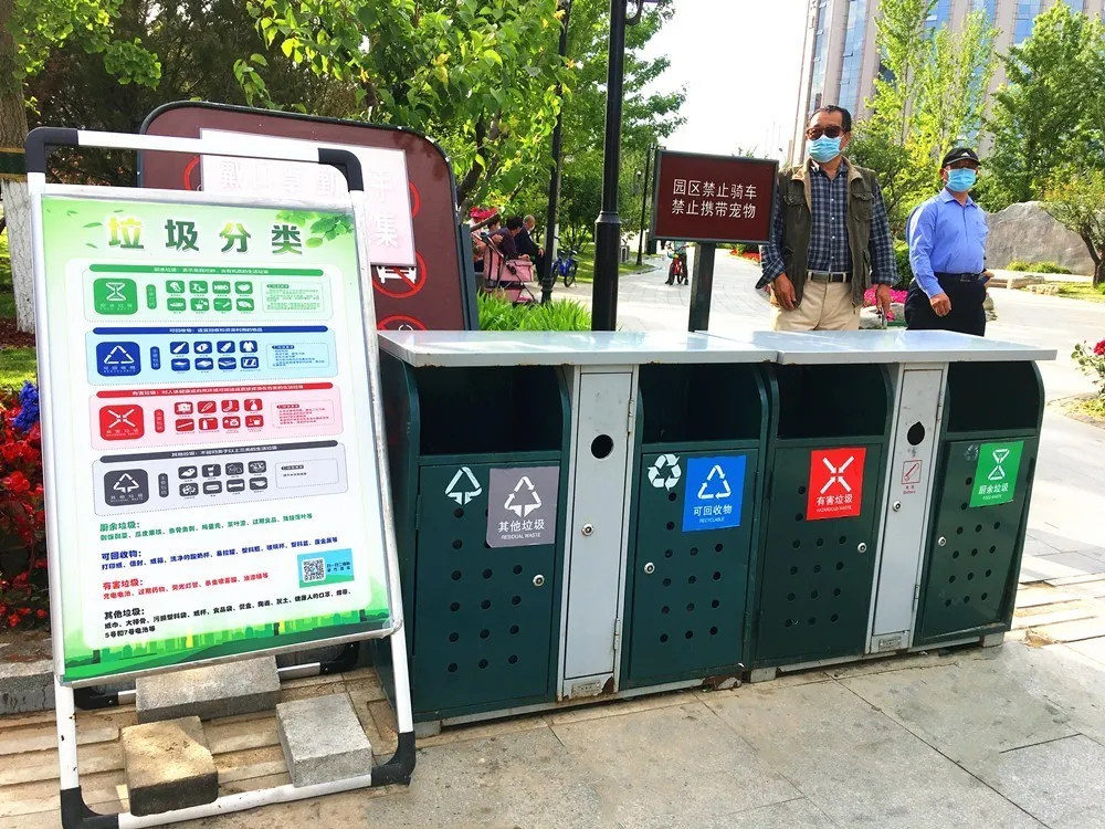 公共场所垃圾分类，他们这么做……