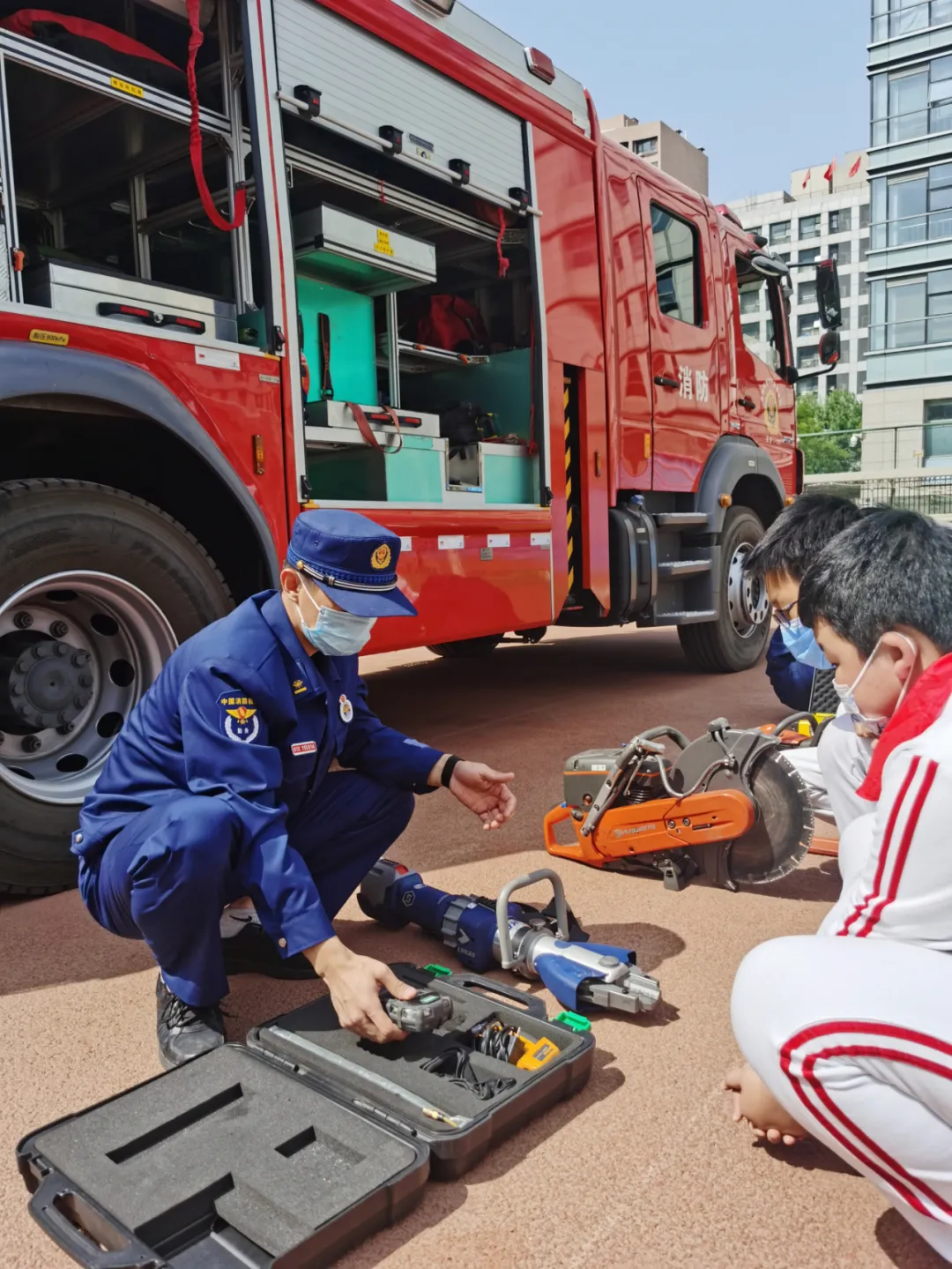 火灾逃生、地震躲避训练、原创科普短剧……东城区开展的这些活动关键时刻能“救命”！