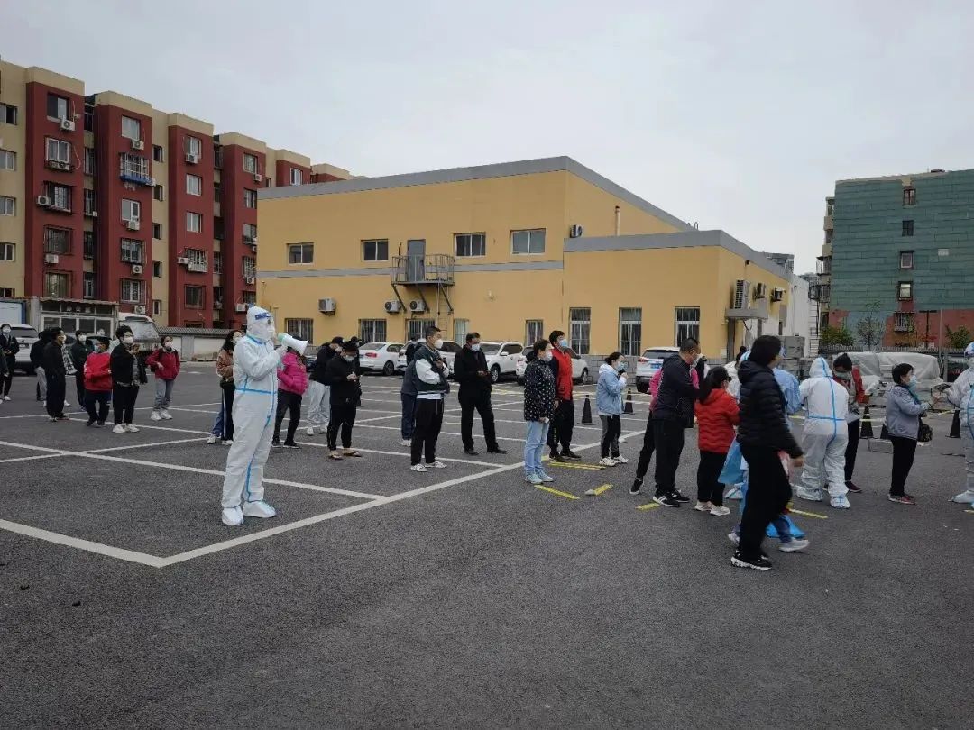 北京法院党员干警积极参与疫情防控