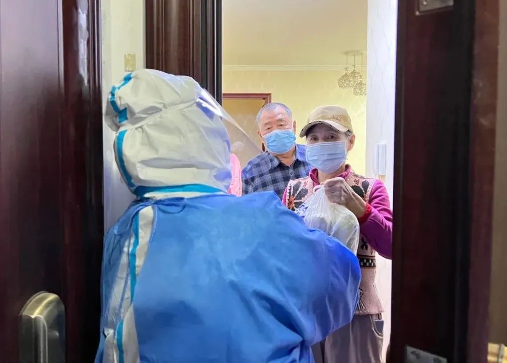 “暖心橙”服务到家，居家观察更安心~