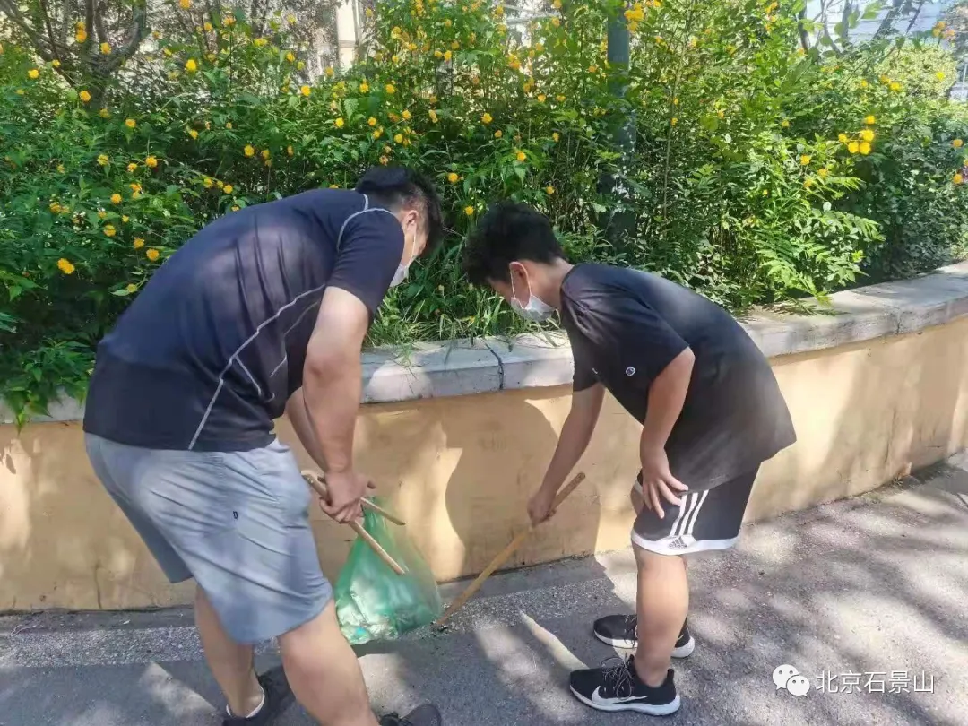 石景山区组织开展“双报到”暨“新时代文明实践推动日”周末大扫除活动