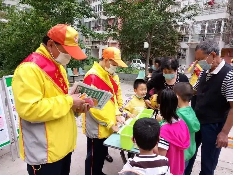 东城区深入开展“东城柠檬黄垃圾分类我先行“活动