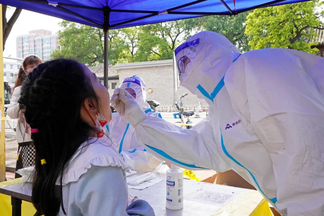 “呼啦圈”变“两米线”隔出最美距离