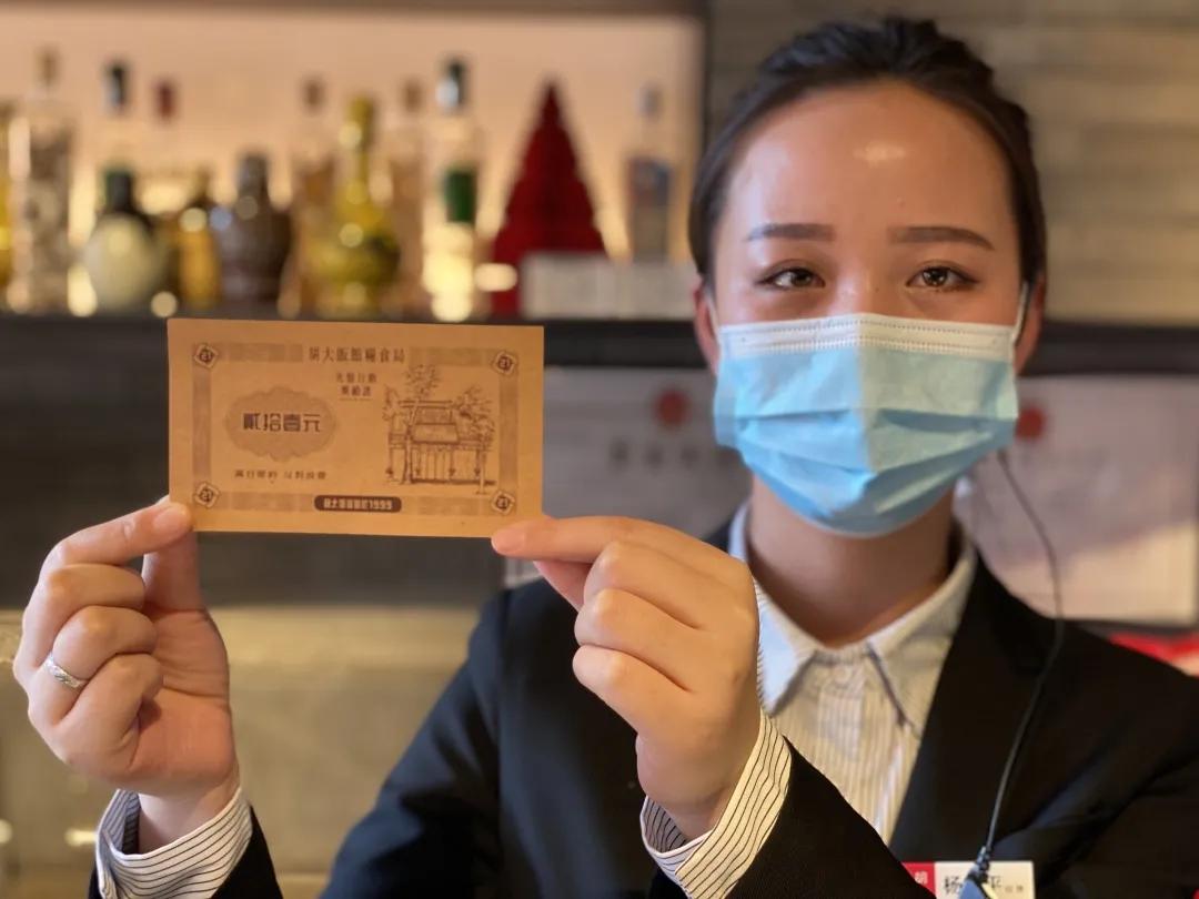 奖励代金券、赠送果盘、免费打包……簋街商家出妙招儿引导“光盘”