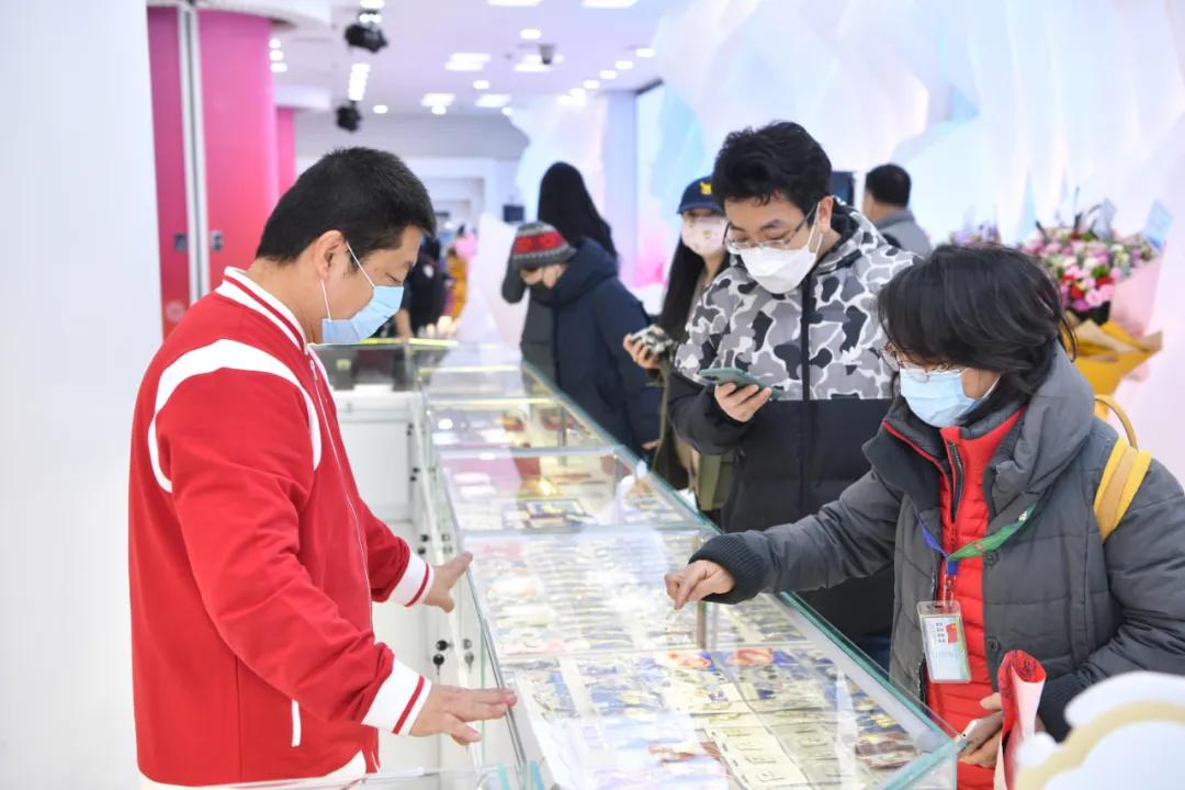 北京冬奥会倒计时一周年，冬奥旗舰店亮相王府井金街