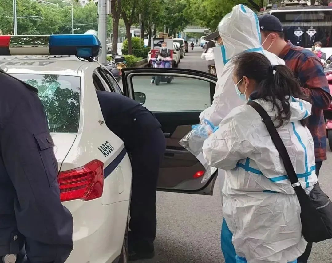 抗疫一线中的“突发时刻”