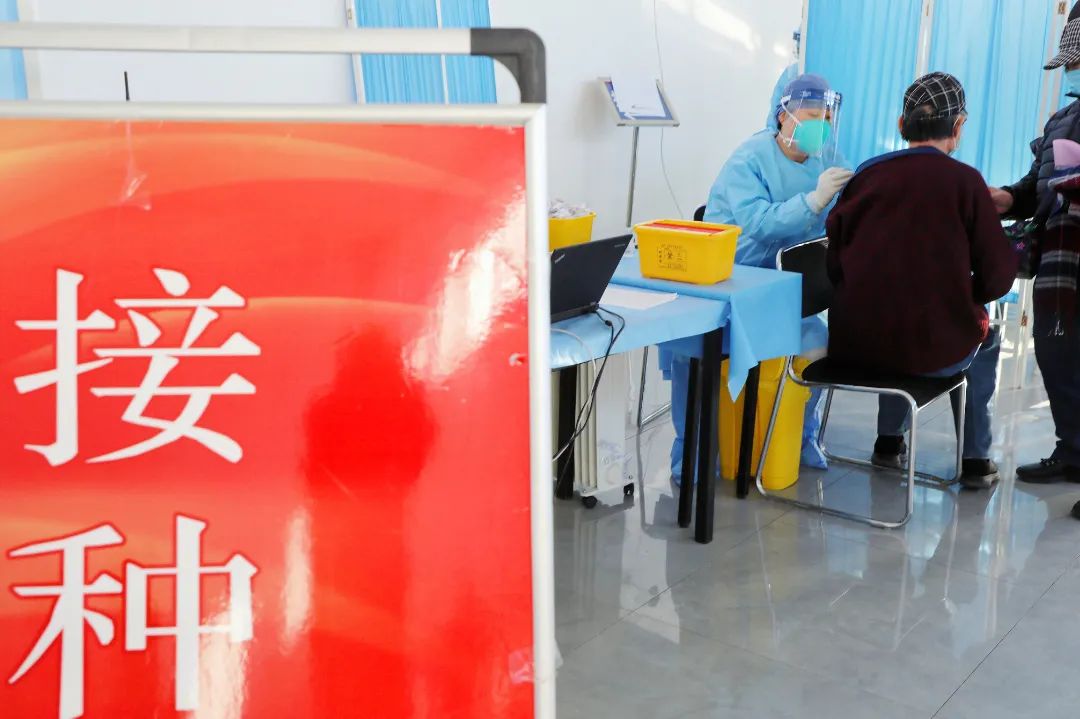 从免费体检到贴心照顾，这里让老年人安心打疫苗