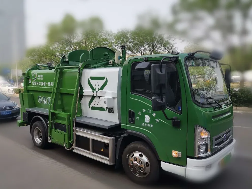新型垃圾收集车亮相东城社区
