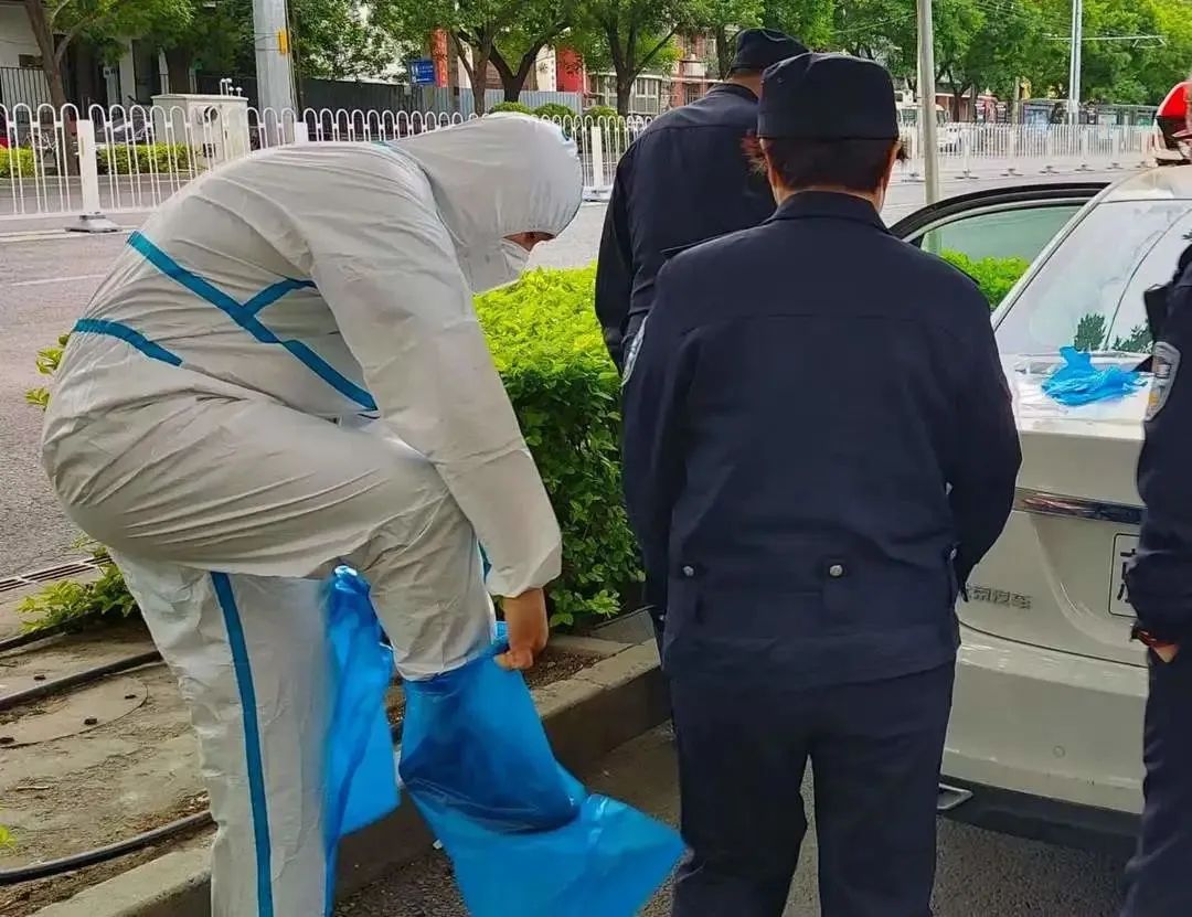 抗疫一线中的“突发时刻”