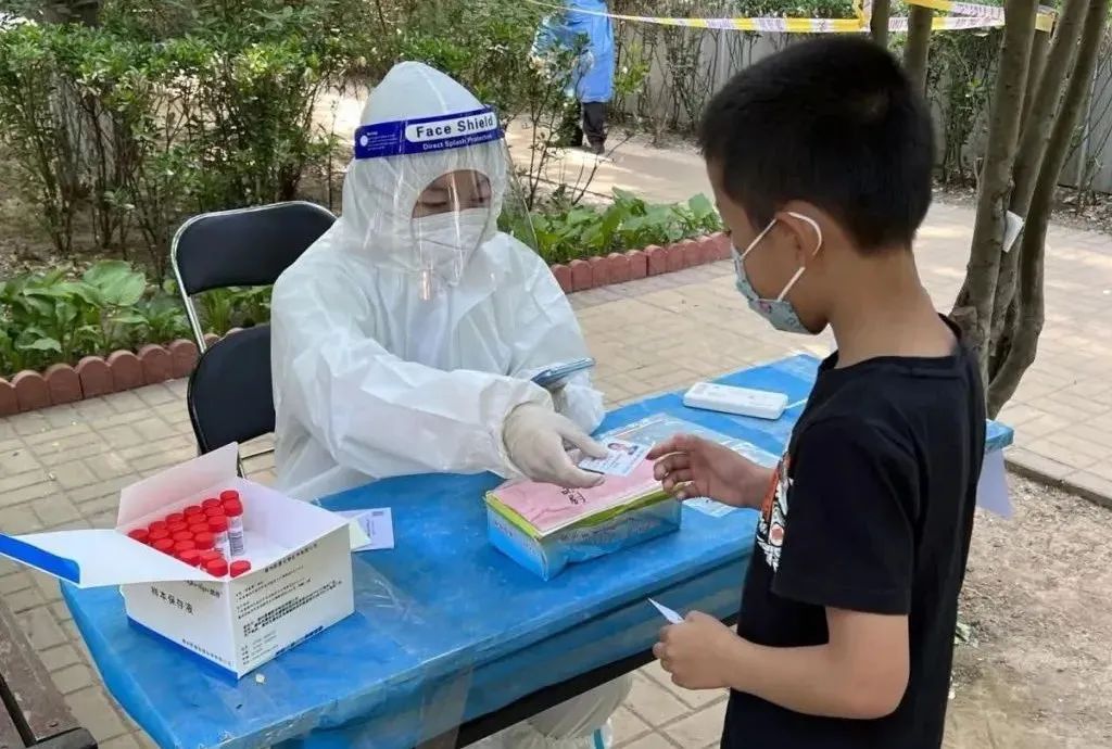 伉俪同心，“疫”起坚守