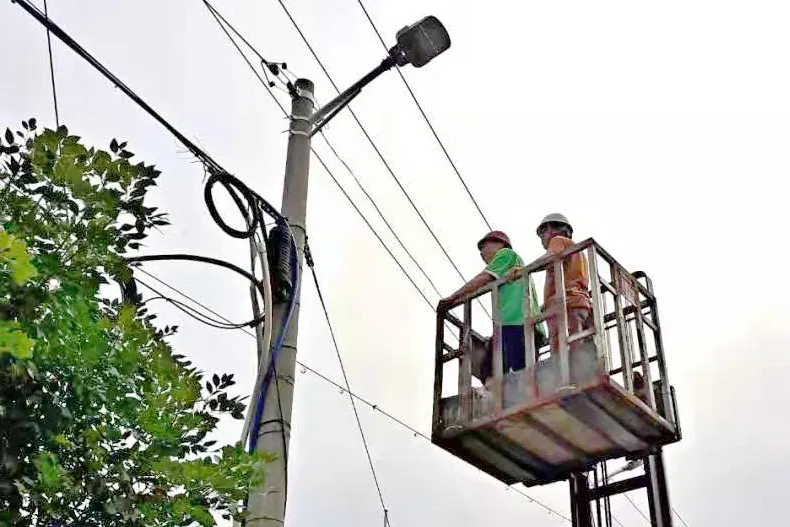 路通了，灯亮了，电动车也有“家”了……他们把“办实事”办实了→