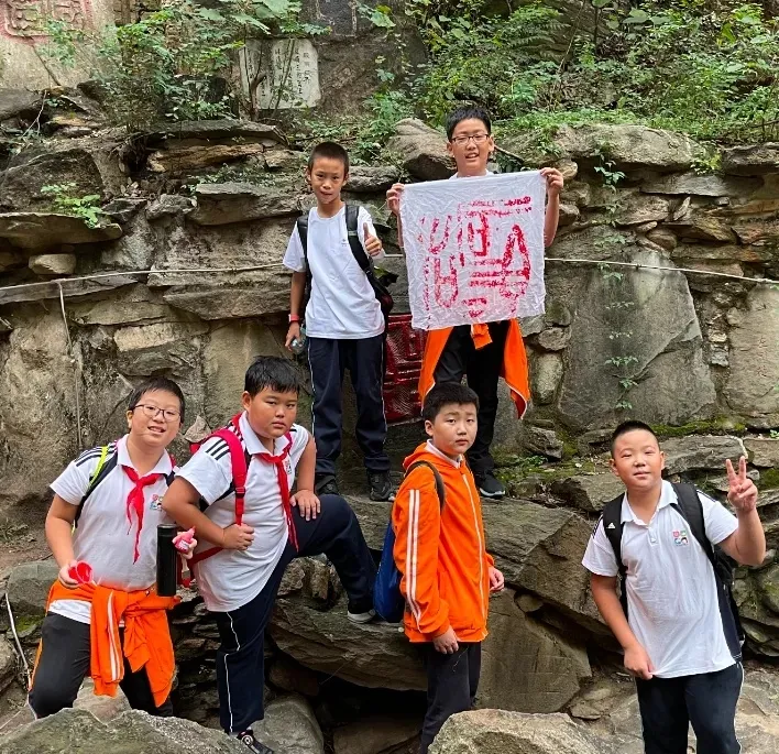 多彩活动阵地 共建文明校园