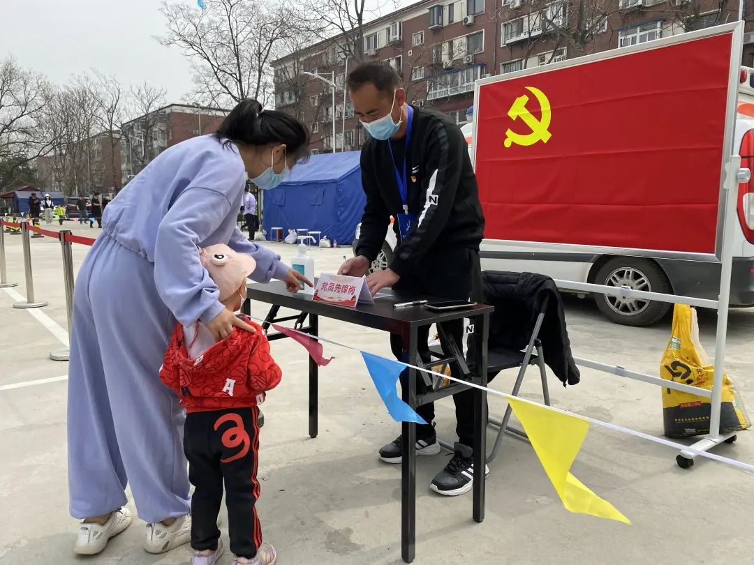 严防死守，以快制快，同心抗疫，他们分秒必争！