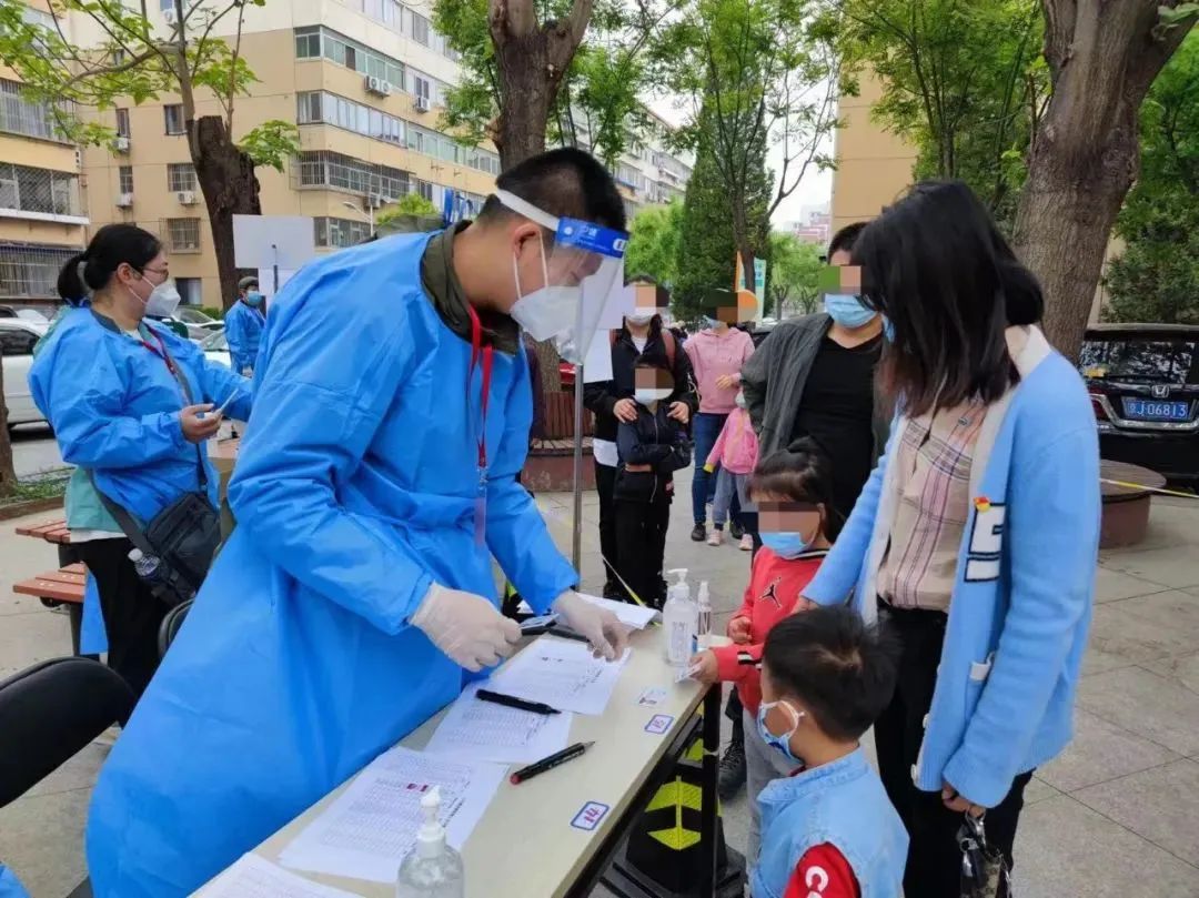 北京法院党员干警积极参与疫情防控