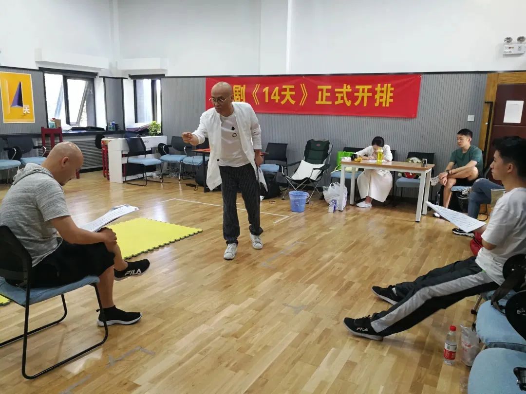 大戏东望 | 感动100%！东城原创抗疫话剧《14天》正式开演，温暖又催泪