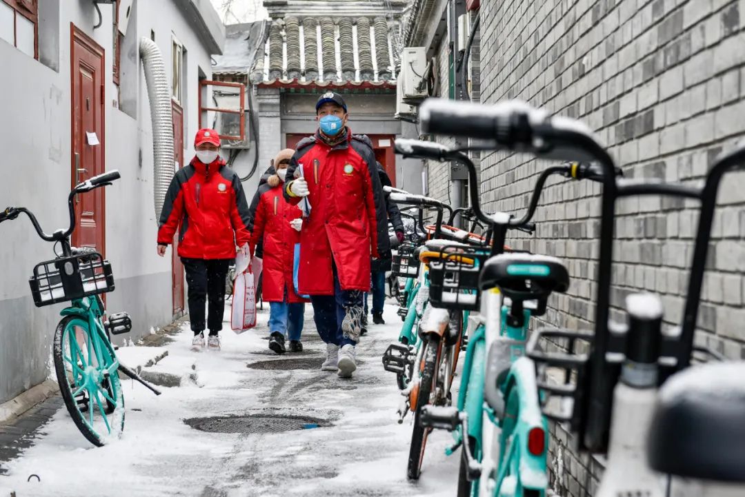 践行以人民为中心的发展思想，构筑共建共治共享社会治理新格局