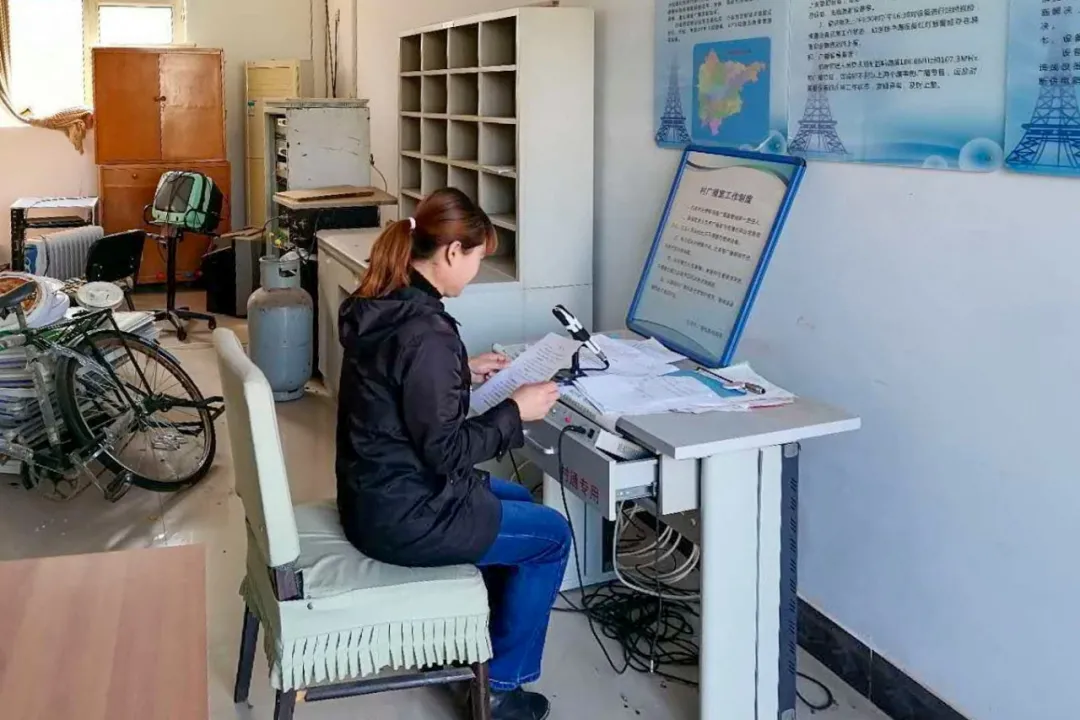 密云区巨各庄镇：防火扫除两不误 秋日最美酒乡路