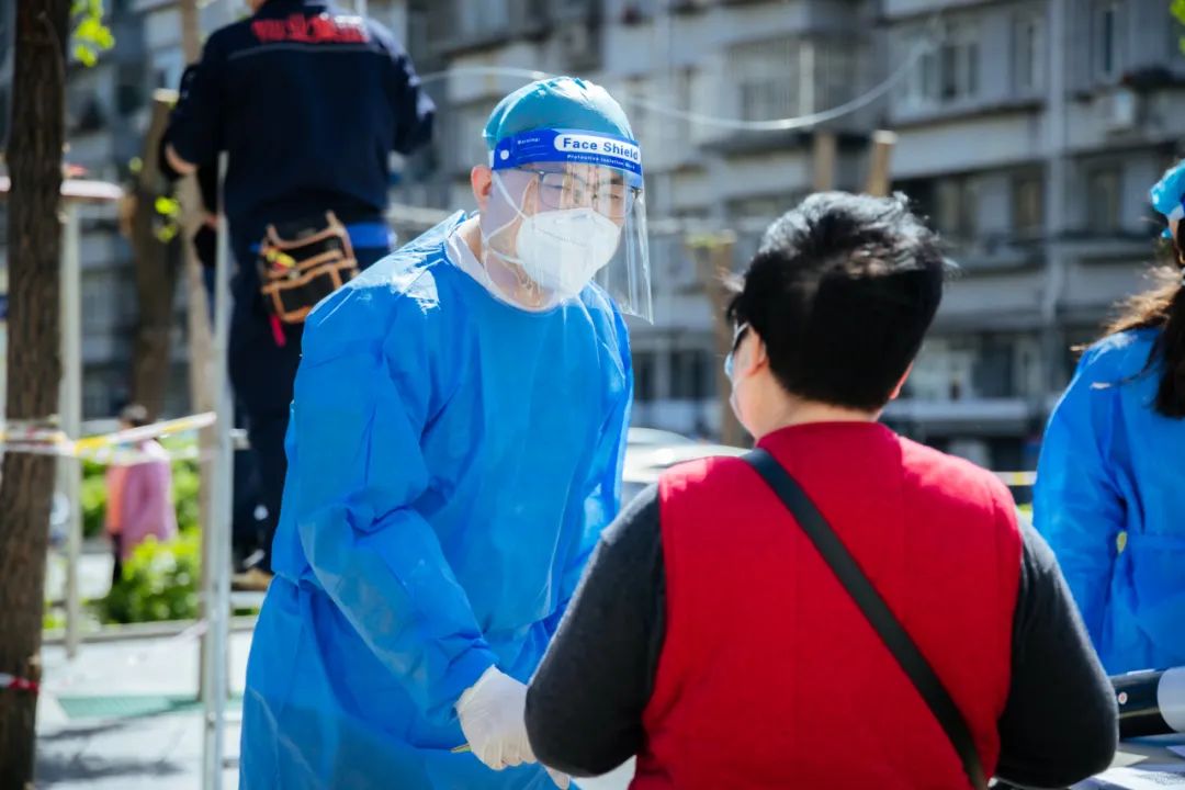 顺义小伙成了社区核酸采样的“常驻嘉宾”~