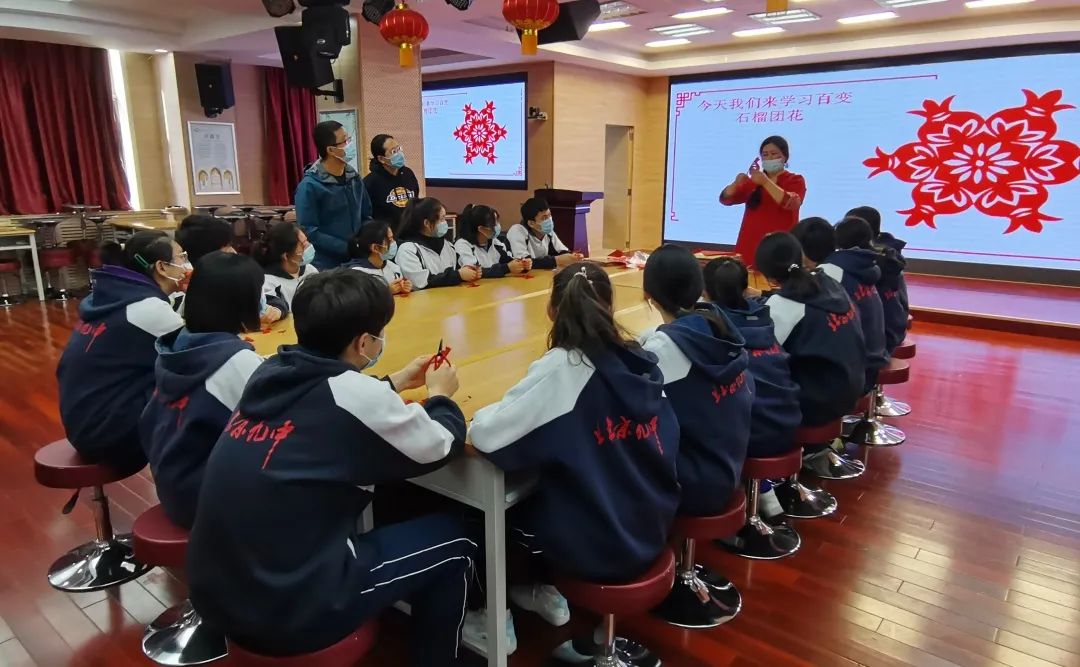 铸牢中华民族共同体意识，石景山区开展民族团结进步创建“共绘石榴花”主题剪纸活动