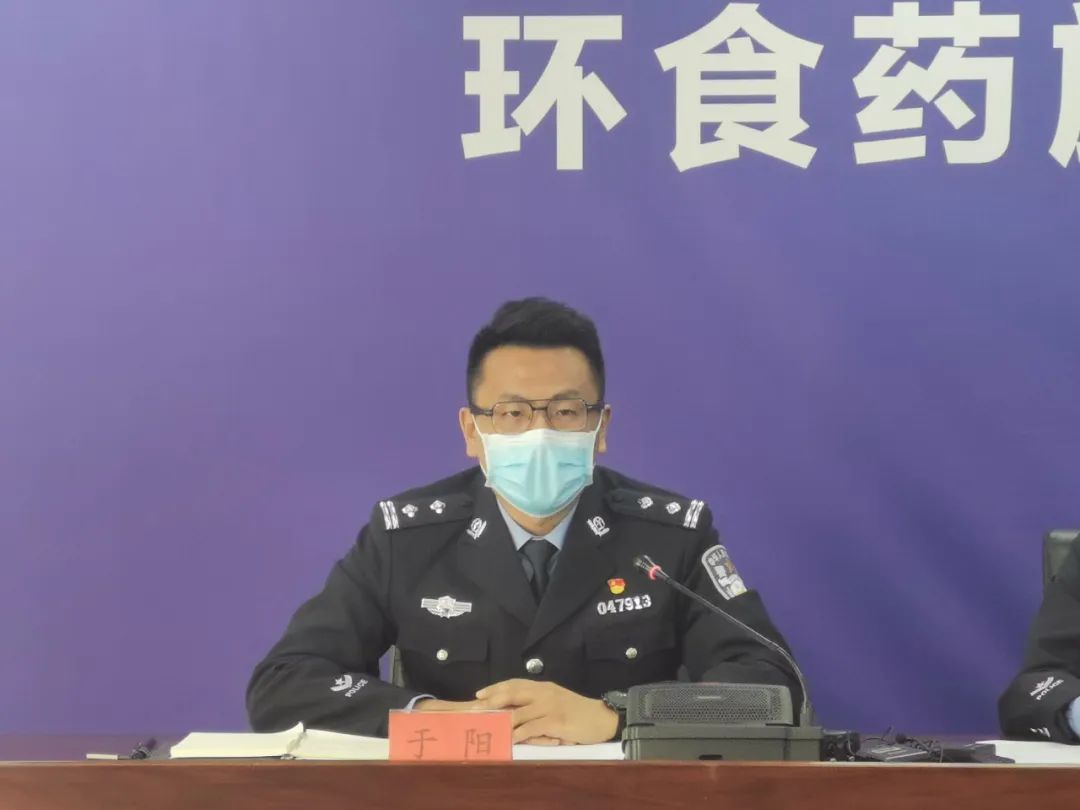 他是“工作狂”，也是“热心肠”，更是同事们的榜样！