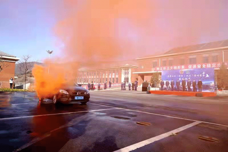 “洒水车”变“消防车” ！ 石景山“消防+环卫”移动微型消防站登场