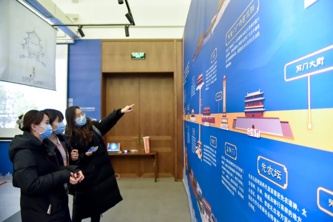 东城区举办“一元‘中’始——2022北京中轴线特展”