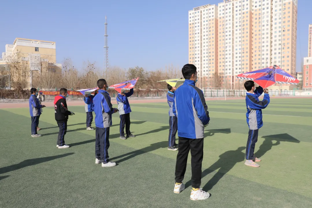 航模社团：带孩子们“一起飞”