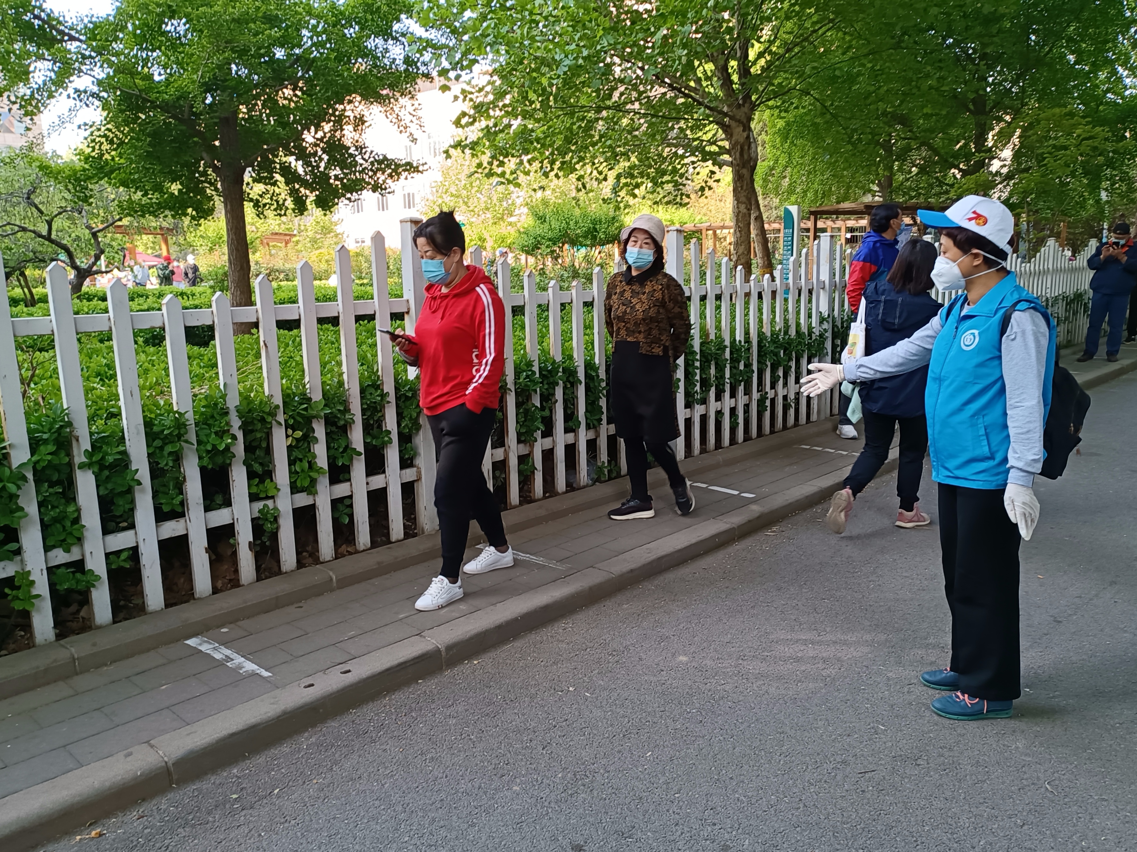 一颗颗爱心汇入抗疫洪流——中国梦登山志愿服务队支援社区核酸检测工作