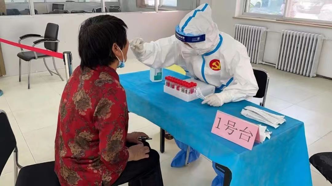 家庭医生就像家人一样为居民嘘寒问“诊”——海淀家医服务“点对点”解民忧