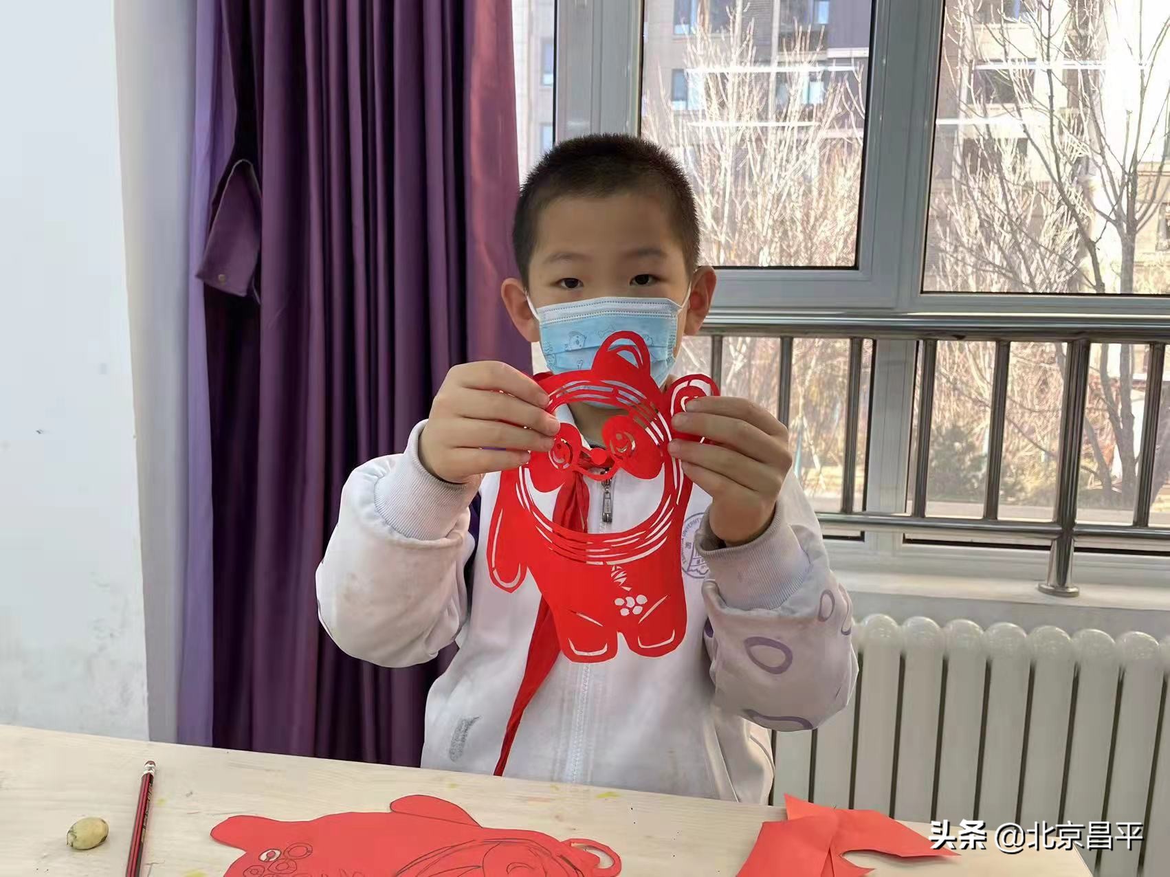 冬奥会圆满结束，“冰墩墩”热度依然！昌平萌娃DIY“冰墩墩”