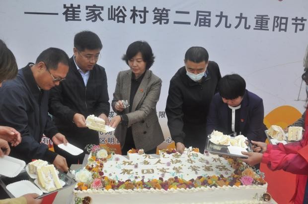 “孝满京城 德润人心”送温暖活动走进密云区新城子镇崔家峪村