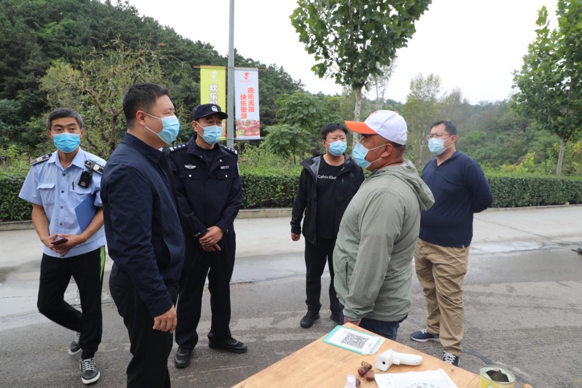 密云区太师屯镇筑牢安全防线，积极开展国庆期间安全检查活动